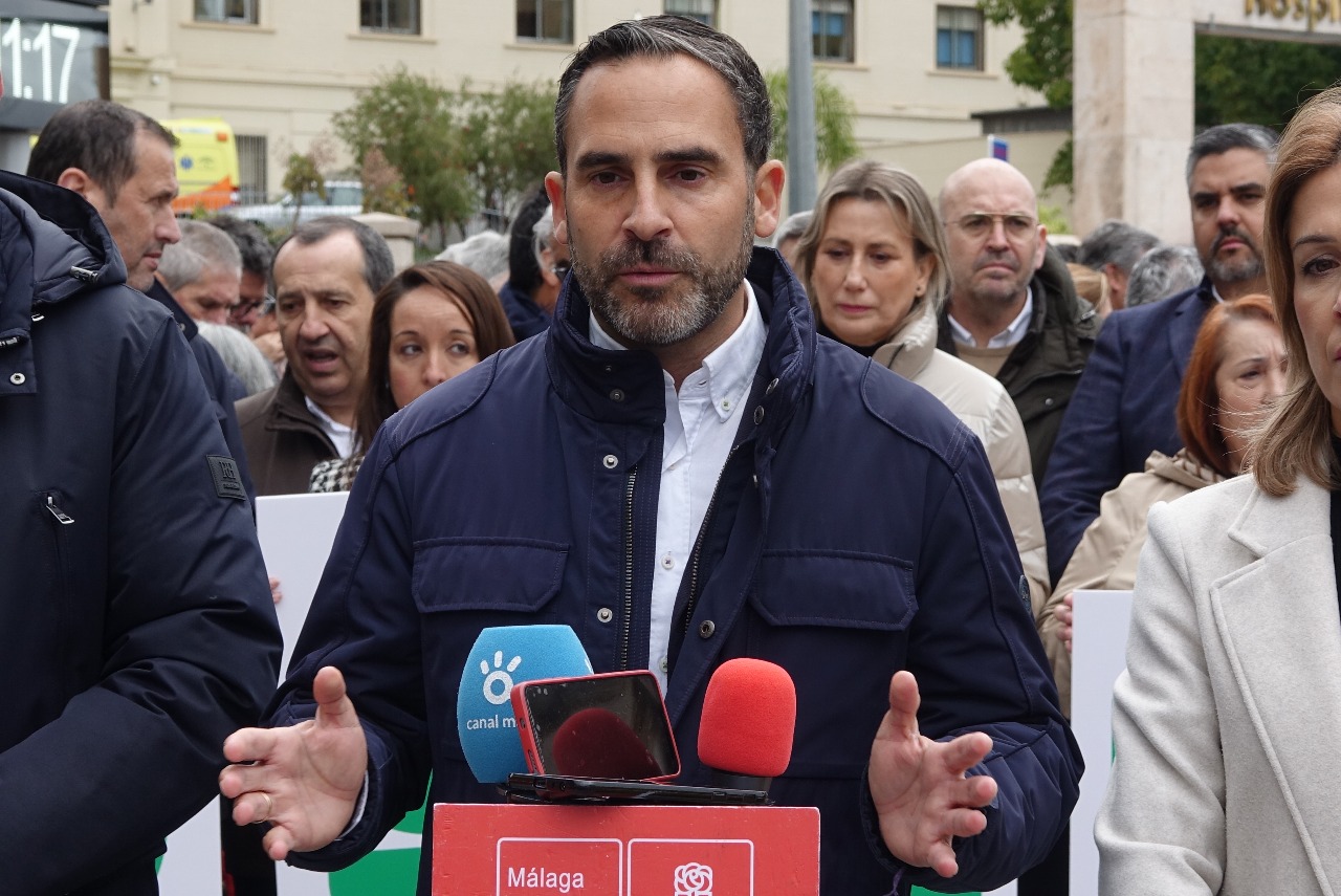 El PSOE pide la dimisión de la consejera de Salud tras el incremento de las listas de espera en Málaga