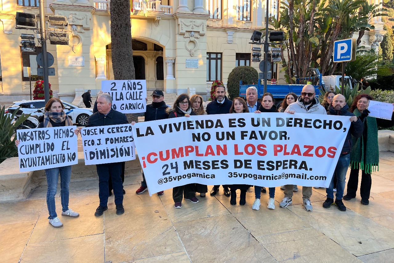 El PSOE critica la “dejadez absoluta” de De la Torre con 35 familias que esperan su VPO en Garnica desde hace dos años