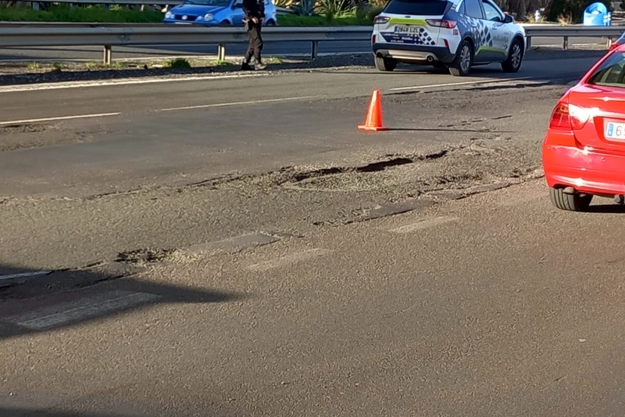 El PSOE denuncia el “grave deterioro” del asfaltado en la MA-21 a su paso por el entorno del aeropuerto y Churriana