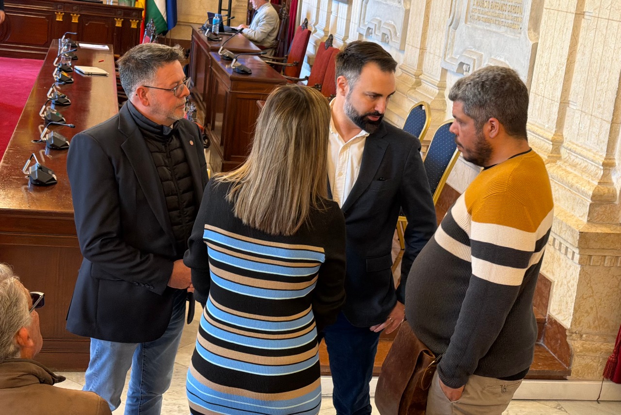 El PSOE afea al PP “su política de parcheo de la MA21” donde “se la juegan motoristas y revienta las ruedas de vehículos”