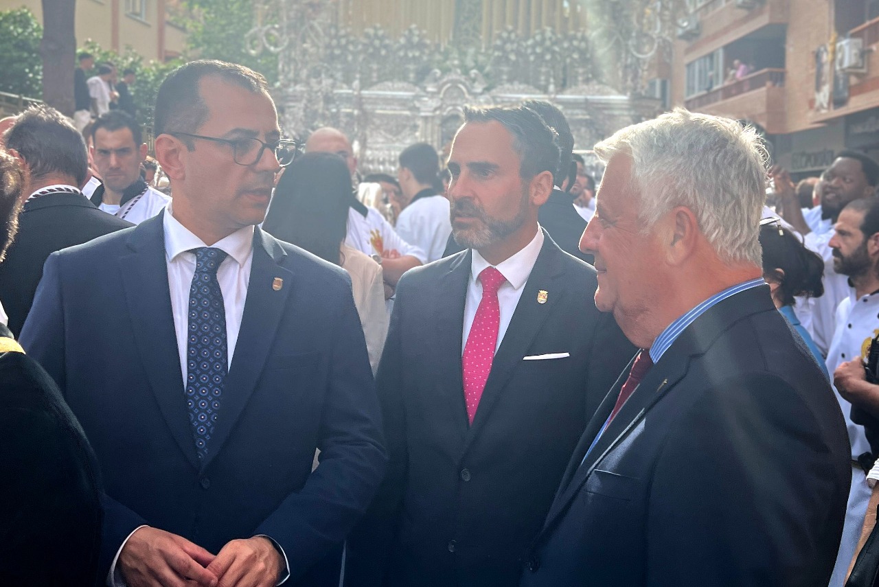 Pérez destaca el “éxito de participación” en la Semana Santa y exige a la Junta que "pida perdón" por su alarmismo infundado sobre el AVE y las pérdidas económicas