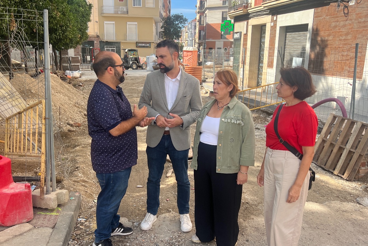El PSOE acusa al Ayuntamiento de “condenar a la ruina” a los comerciantes de Lagunillas y “dar la espalda” a las personas con movilidad reducida